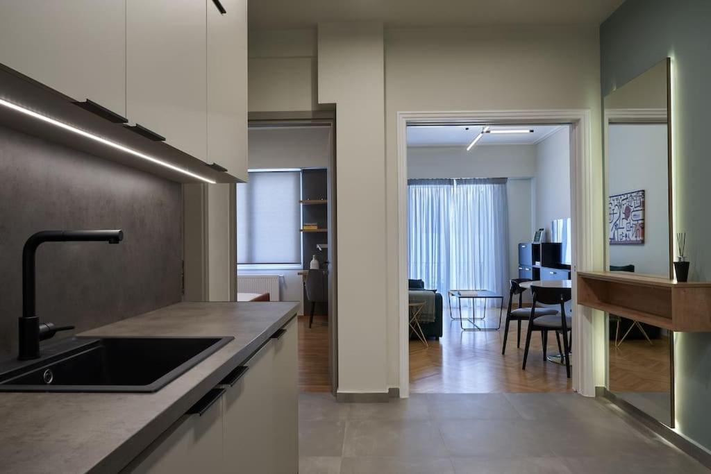Apartamento Little Gem: Modern Urban Retreat Atenas Exterior foto