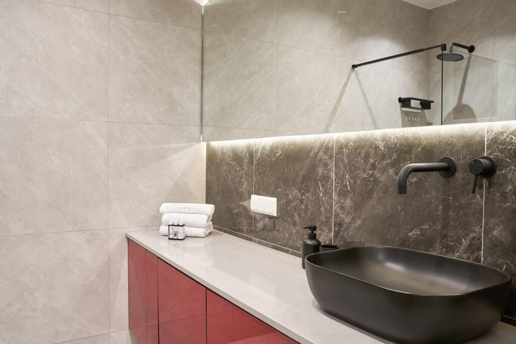 Apartamento Little Gem: Modern Urban Retreat Atenas Exterior foto