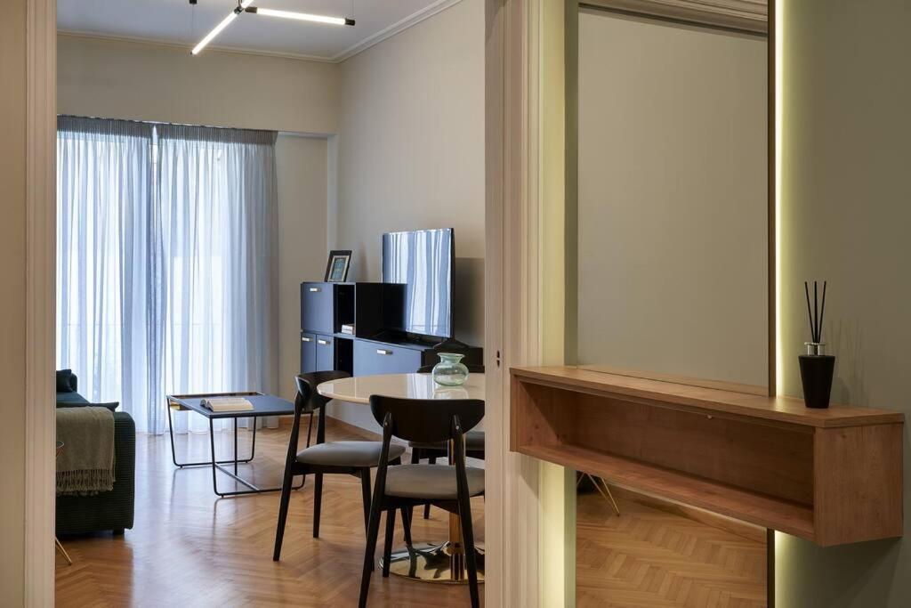 Apartamento Little Gem: Modern Urban Retreat Atenas Exterior foto